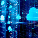 Server und Cloud-Symbole als Bild für das Thema Cloudspeicher und Datensicherung