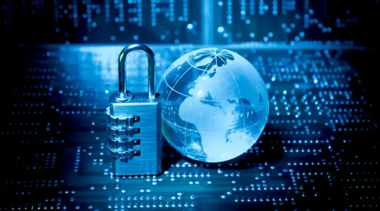 Schloss und Globus als Symbol für sicheren Cloud-Datenschutz